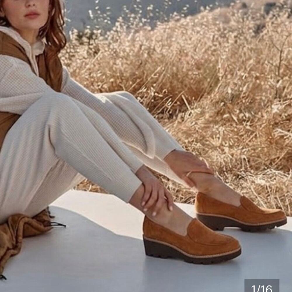 NWOB Vionic Women's Toffee Suede Ava Wedge Loafer Size 11 Wide Comfort Classic